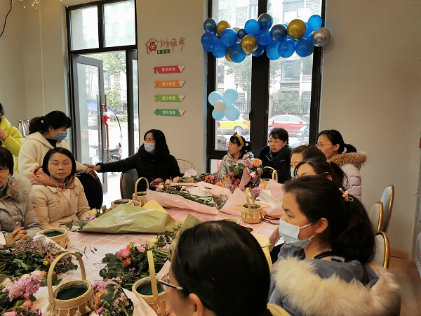 巾帼心向党，奋斗新征程.jpg