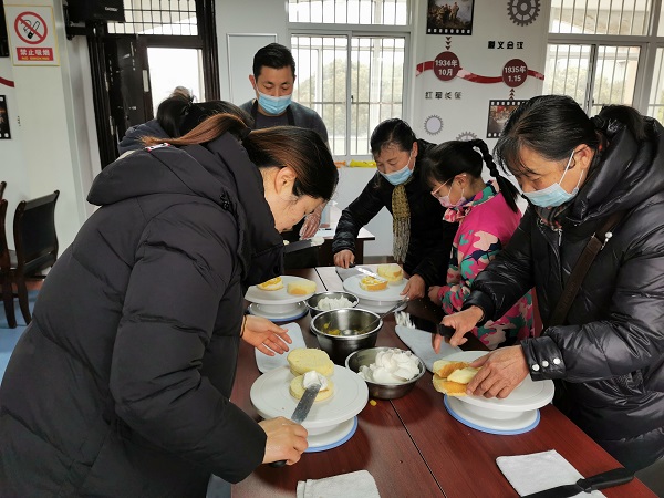 庆三八，晨光社区亲子蛋糕DIY活动.jpg