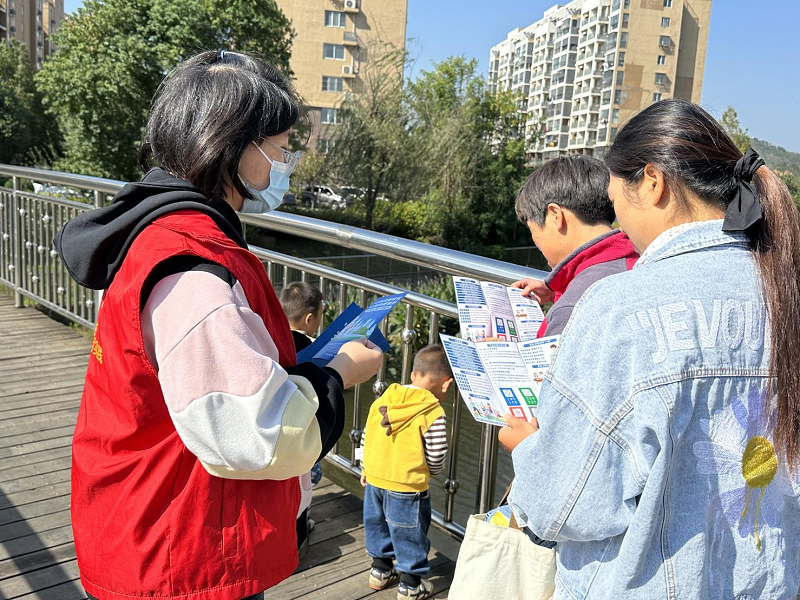 老年学校开展了“做文明有礼江宁人”主题宣传活动1 (5).png