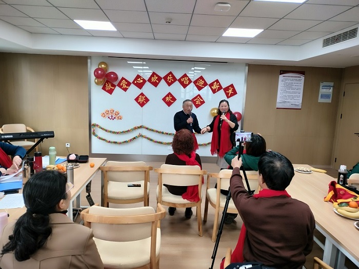老年学校开展元旦献爱心欢乐唱迎新年联欢会 (4).jpg