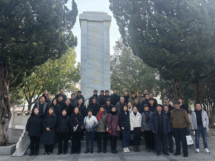 五老赴江宁龙都抗日烈士牺牲纪念馆参观学习_20240112100934 (1).jpg